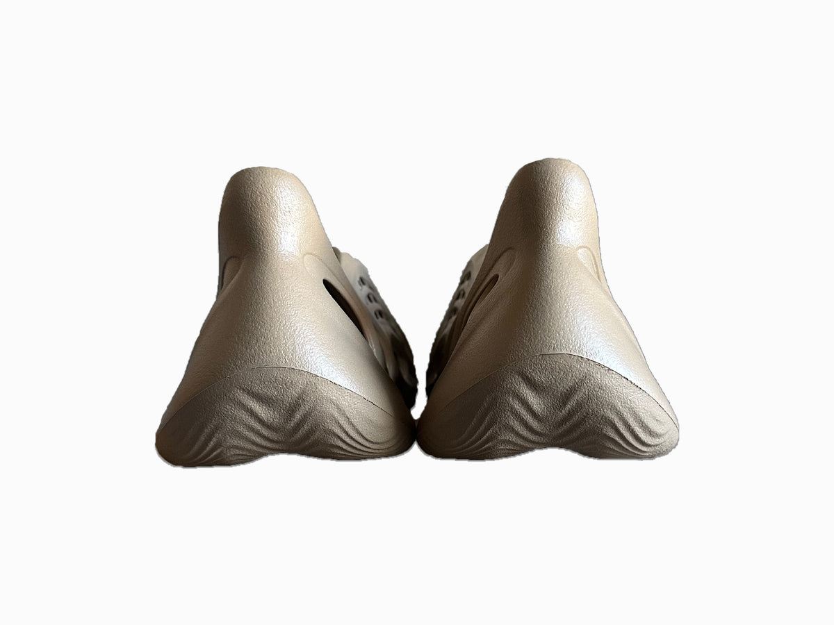 back of yeezy foam runner